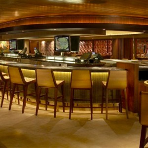 Tapa Bar - Hilton Hawaiian Waikiki Beach - Luxury Hawaii Honeymoon Packages