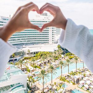 Honeymoon Couple Fontainebleau Miami Beach Miami Honeymoons