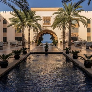 Abu Dhabi Honeymoon Packages Shangri La Al Husn Resort And Spa Courtyard