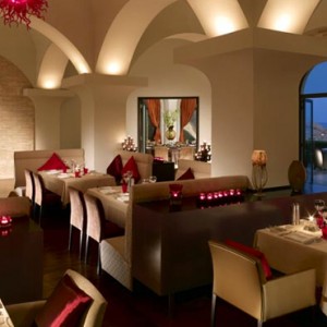 Oman Honeymoon Packages Al Bandar At Shangri La AlJissah Dining 4