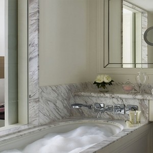 Hong Kong Honeymoon Packages The Langham Hong Kong Executive Room Bathroom