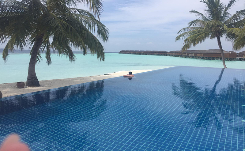 Thomas And Annmarie Vilamendhoo Island Blog Infinity Pool