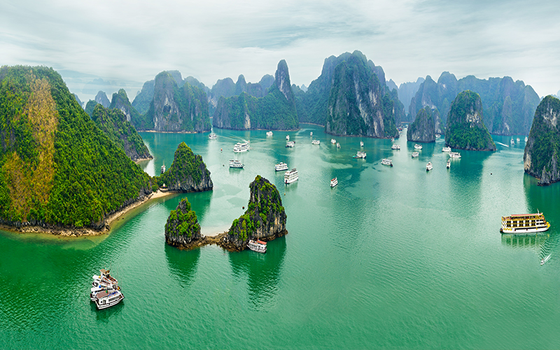 Top 10 Romantic Things To Do In Vietnam Halong Bay