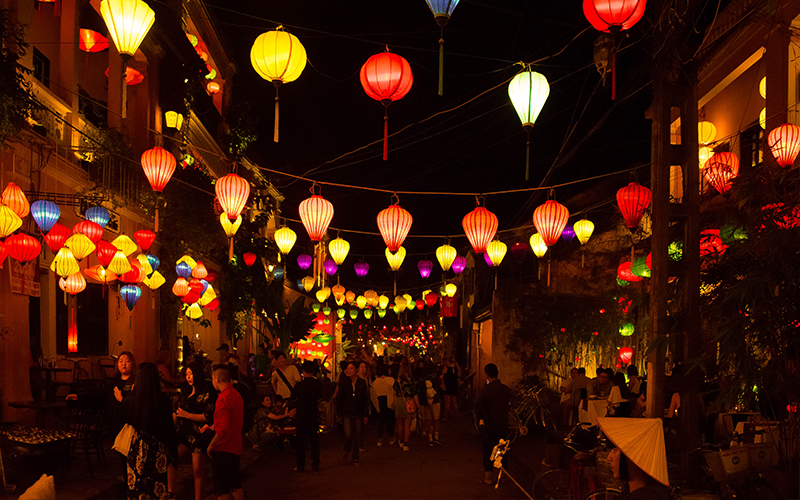 Top 10 Romantic Things To Do In Vietnam Lantern Festival