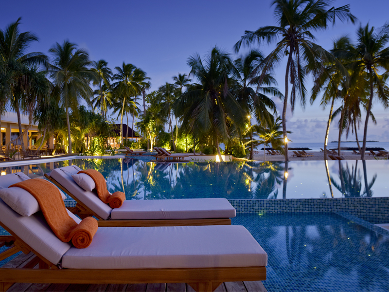 10 Reasons To Honeymoon At Dhigali Pool 2