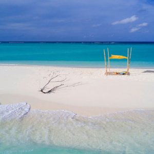 Maldives Honeymoon Packages Fushifaru Sandbank Picnic1