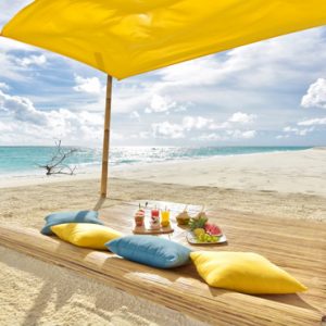 Maldives Honeymoon Packages Fushifaru Sandbank Picnic2