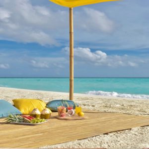 Maldives Honeymoon Packages Fushifaru Sandbank Picnic3