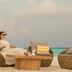 Maldives Honeymoon Packages Fushifaru Sandbank Sunset Cocktail1