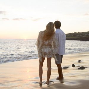 Hawaii Honeymoon Packages Four Seasons Resort Lanai Couple On Beach