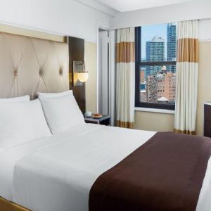 New York Honeymoon Packages The New Yorker, Wyndham Queen Suite