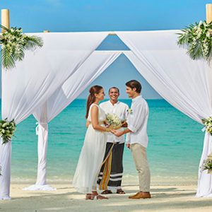 Maldives Honeymoon Packages Fairmont Maldives Sirru Fen Fushi Wedding