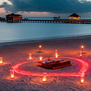 Maldives Honeymoon Packages Fairmont Maldives Sirru Fen Fushi Romantic Beach Dining1