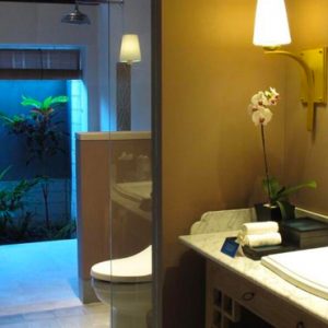 Bali Honeymoon Package Sudamala Suites & Villas Deluxe Garden Suite Bathroom