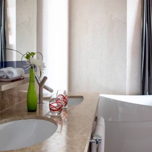 Dubai Honeymoon Packages Jumeirah Creekside Hotel Club Room Bathroom