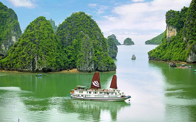 Bhaya Classic Overnight Halong Bay Cruise Main