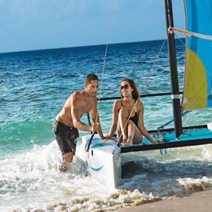 Couple Sailing Now Emerald Cancun Mexico Honeymoons