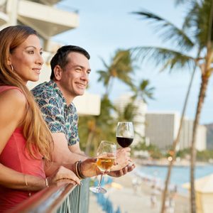 Couple On Honeymoon Outrigger Waikiki Beach Resort Hawaii Honeymoons