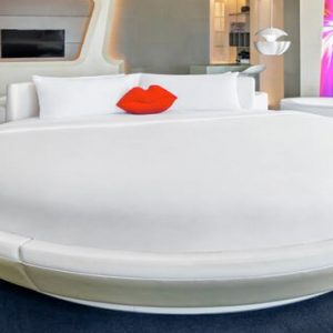 Round Bed Valor Suite V Hotel Dubai, Curio Collection By Hilton Dubai Honeymoons