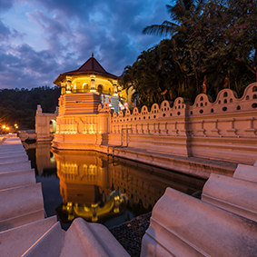 Visit The Temple Of The Sacred Tooth Relic Best Things To Do In Sri Lanka